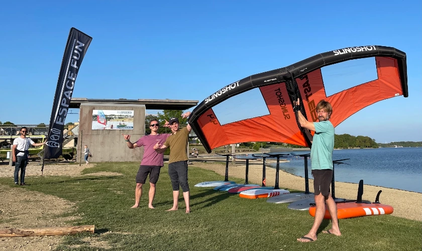 cours de wingfoil au lac de l'eau d'heure